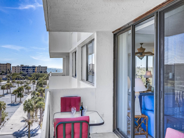 Siesta Key Vacation Rental Condo Walk To Beach Sleeps Six